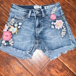 Indigo Rein Embroidered cutoff short sz 3